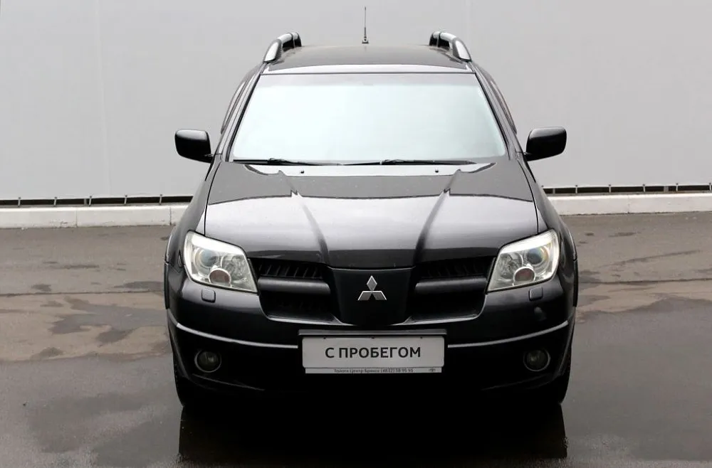 Mitsubishi Outlander Image 1